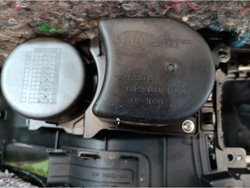 Recambio de consola central tras. para kia cee´d emotion referencia OEM IAM 1296687 1296687 1296687