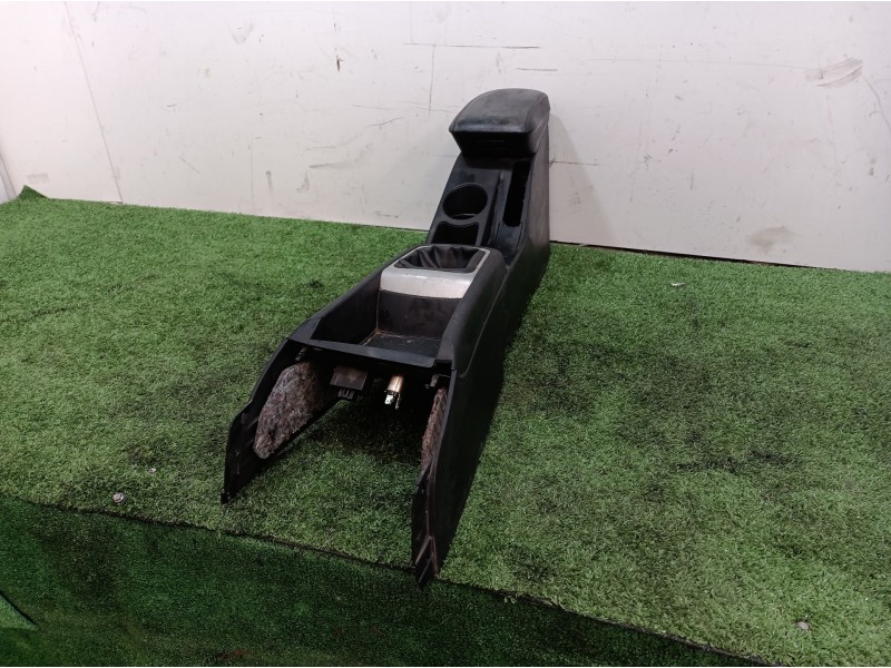 Recambio de consola central tras. para kia cee´d emotion referencia OEM IAM 1296687 1296687 1296687