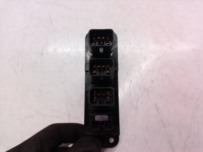 Recambio de interruptor para kia carnival ii 2.9 crdi lx referencia OEM IAM   