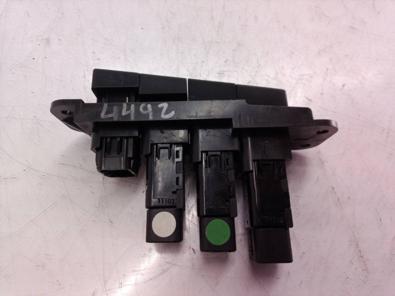 Recambio de interruptor para kia carnival ii 2.9 crdi lx referencia OEM IAM   