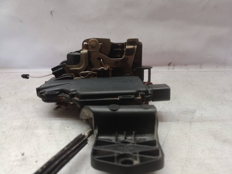 Recambio de cerradura puerta delantera izquierda para volkswagen passat berlina (3b2) comfortline referencia OEM IAM   