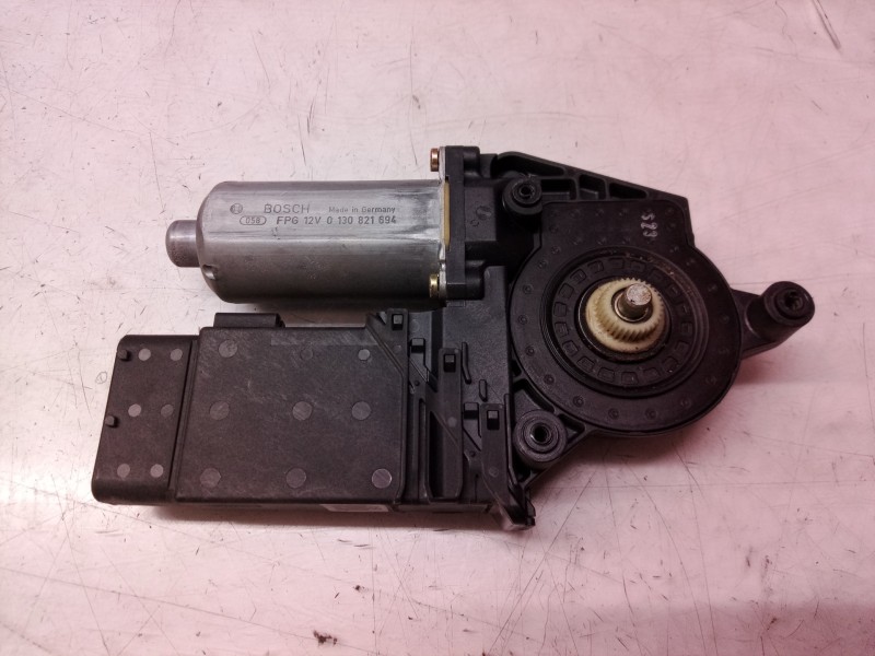 Recambio de motor elevalunas delantero derecho para volkswagen passat berlina (3b2) comfortline referencia OEM IAM 0130821694 01