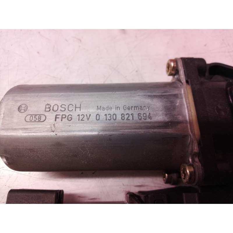 Recambio de motor elevalunas delantero derecho para volkswagen passat berlina (3b2) comfortline referencia OEM IAM 0130821694 01