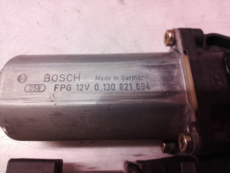 Recambio de motor elevalunas delantero derecho para volkswagen passat berlina (3b2) comfortline referencia OEM IAM 0130821694 01