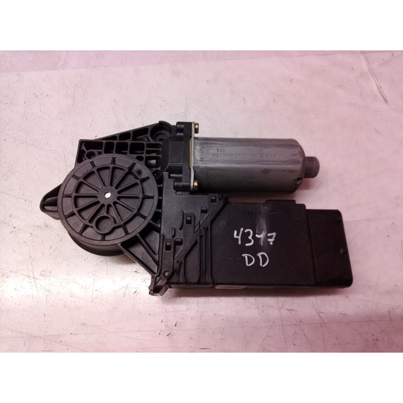 Recambio de motor elevalunas delantero derecho para volkswagen passat berlina (3b2) comfortline referencia OEM IAM 0130821694 01