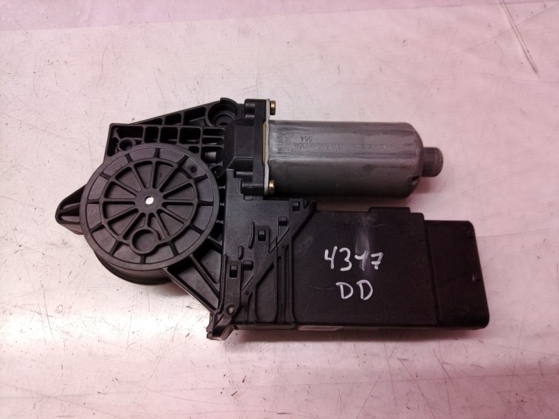Recambio de motor elevalunas delantero derecho para volkswagen passat berlina (3b2) comfortline referencia OEM IAM 0130821694 01