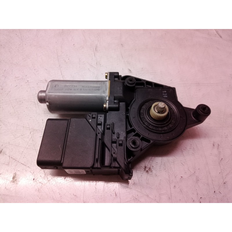 Recambio de motor elevalunas trasero derecho para volkswagen passat berlina (3b2) comfortline referencia OEM IAM 0130821696 0130