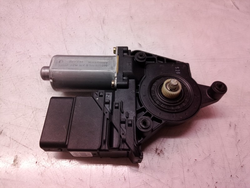 Recambio de motor elevalunas trasero derecho para volkswagen passat berlina (3b2) comfortline referencia OEM IAM 0130821696 0130