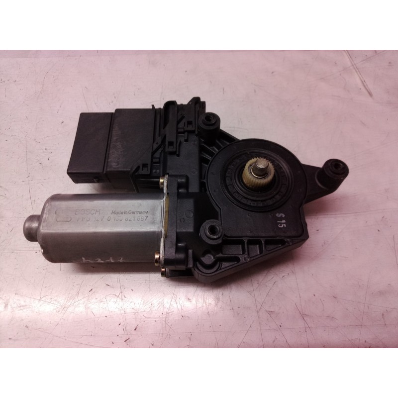Recambio de motor elevalunas trasero izquierdo para volkswagen passat berlina (3b2) comfortline referencia OEM IAM 0130821697 01