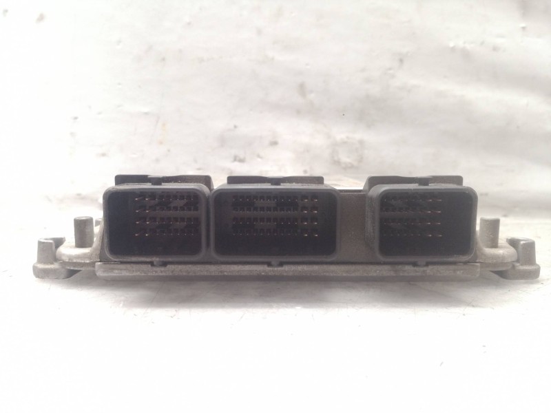 Recambio de centralita motor uce para peugeot 307 break / sw (s1) sw referencia OEM IAM 0281011081 0281011081 9647472780