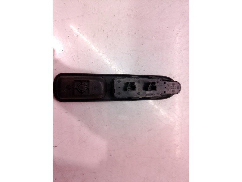 Recambio de mando elevalunas delantero izquierdo para peugeot 307 break / sw (s1) sw referencia OEM IAM 53269704 53269704 532697