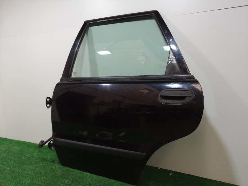 Recambio de puerta trasera izquierda para volvo v40 familiar 1.9 d referencia OEM IAM   