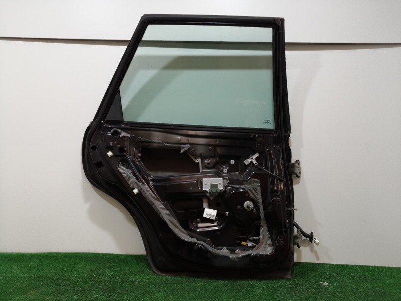 Recambio de puerta trasera izquierda para volvo v40 familiar 1.9 d referencia OEM IAM   