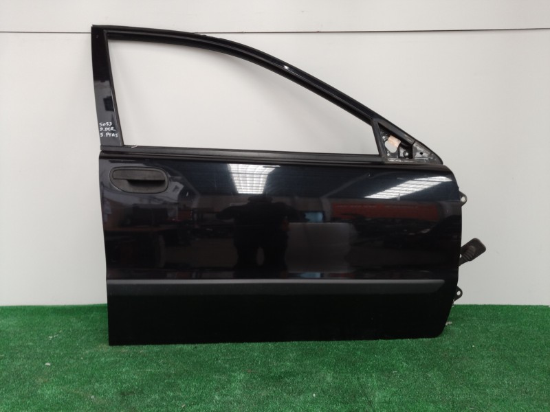 Recambio de puerta delantera derecha para volvo v40 familiar 1.9 d referencia OEM IAM   