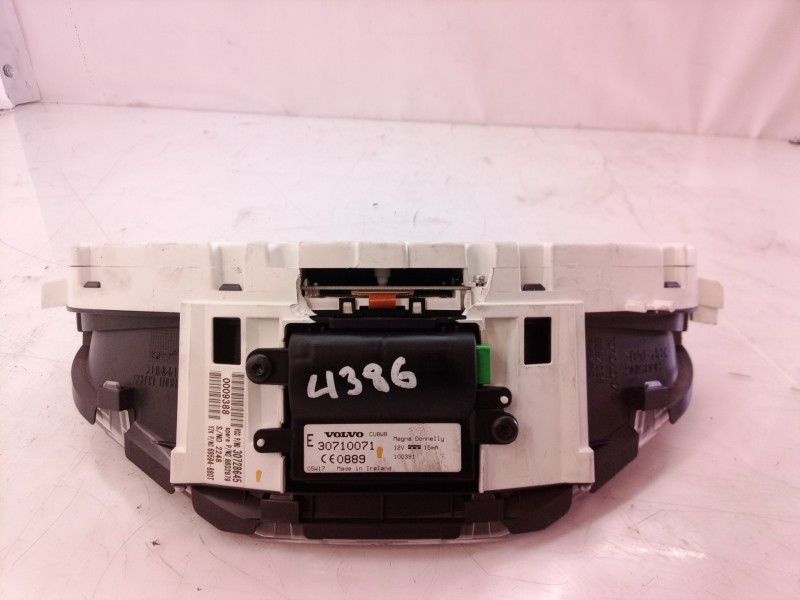 Recambio de cuadro instrumentos para volvo v50 familiar 2.0 d kinetic referencia OEM IAM 30710071 30710071 30728645