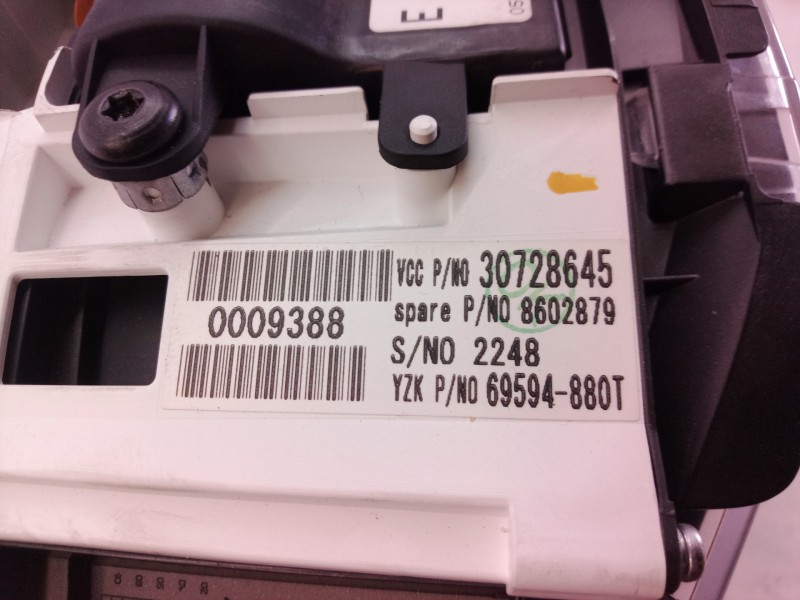 Recambio de cuadro instrumentos para volvo v50 familiar 2.0 d kinetic referencia OEM IAM 30710071 30710071 30728645