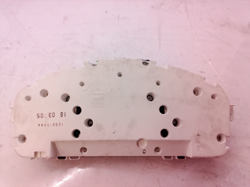 Recambio de cuadro instrumentos para volvo v50 familiar 2.0 d kinetic referencia OEM IAM 30710071 30710071 30728645