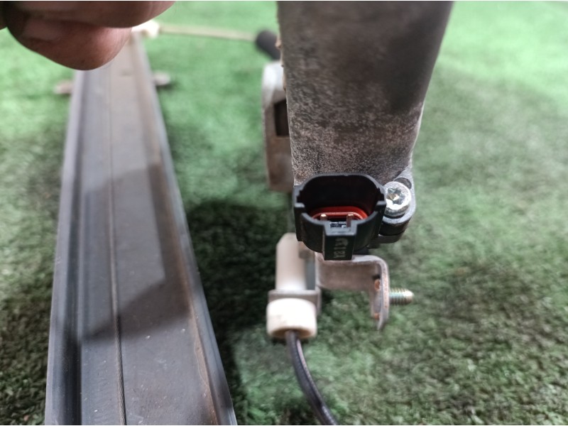 Recambio de elevalunas trasero izquierdo para ssangyong kyron 200 xdi 2wd referencia OEM IAM 8810021002 8810021002 6407492