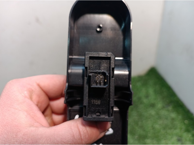 Recambio de mando elevalunas delantero derecho para opel astra gtc enjoy referencia OEM IAM LK03459160 13197132 HZC101972577