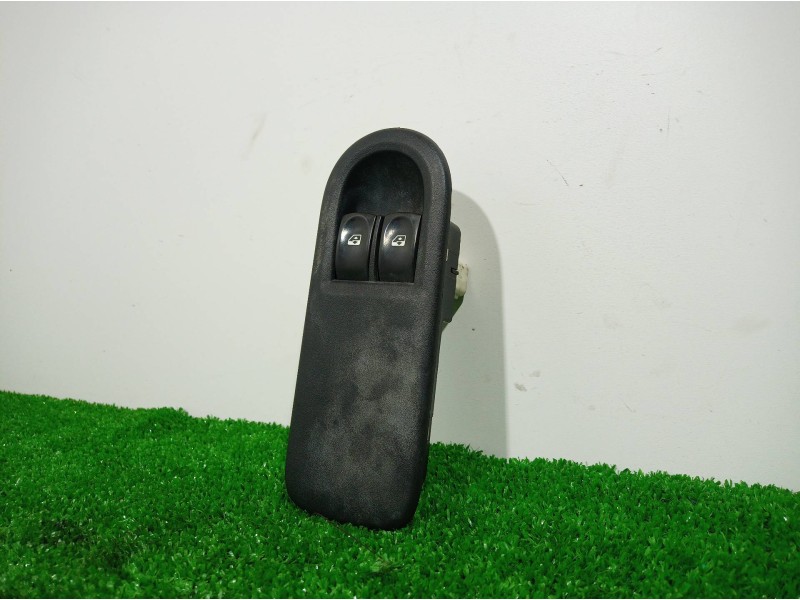 Recambio de mando elevalunas delantero izquierdo para renault clio iii 20 aniversario referencia OEM IAM 8200356519 8200356519 8