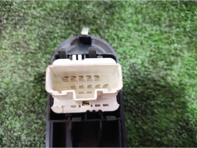 Recambio de mando elevalunas delantero izquierdo para renault clio iii 20 aniversario referencia OEM IAM 8200356519 8200356519 8