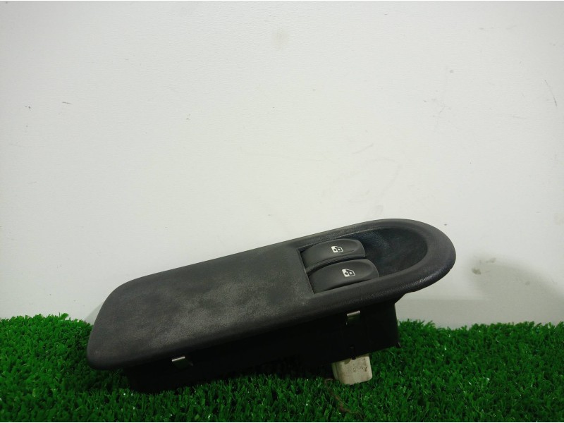 Recambio de mando elevalunas delantero izquierdo para renault clio iii 20 aniversario referencia OEM IAM 8200356519 8200356519 8