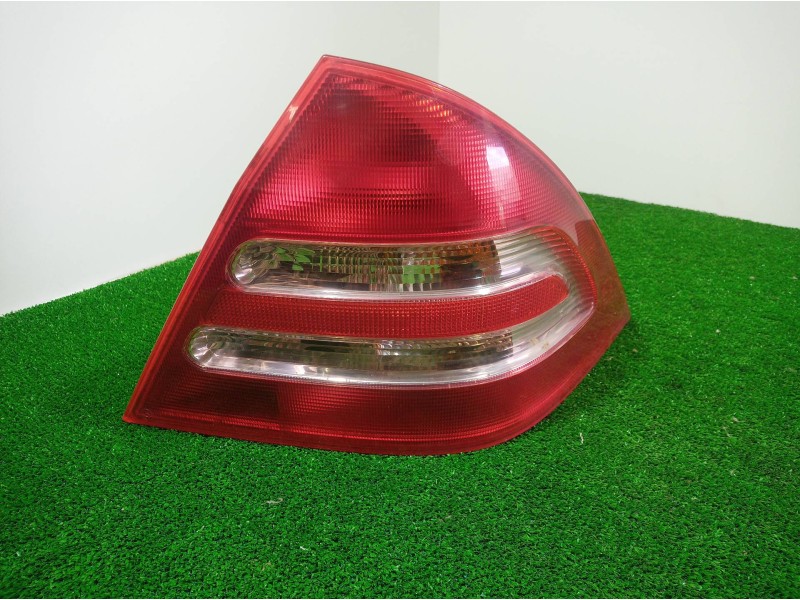 Recambio de piloto trasero derecho para mercedes-benz clase c (w203) berlina 180 (203.035) referencia OEM IAM   