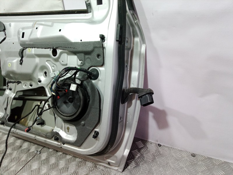 Recambio de puerta delantera izquierda para ford mondeo ber. (ca2) referencia OEM IAM   