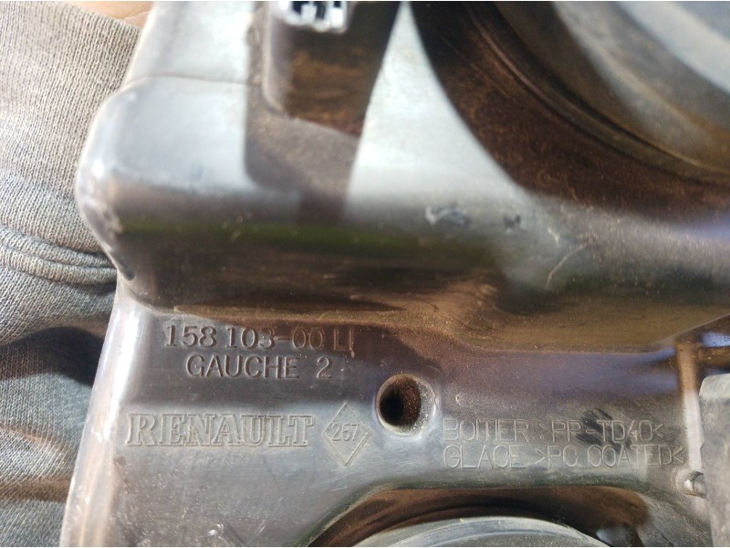 Recambio de faro izquierdo para renault scenic ii referencia OEM IAM 15810300 15810300 15810300