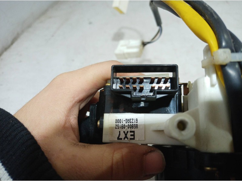 Recambio de mando multifuncion para ssangyong kyron 200 xdi premium 4wd referencia OEM IAM Y2206083AA Y2206083AA Y2206083