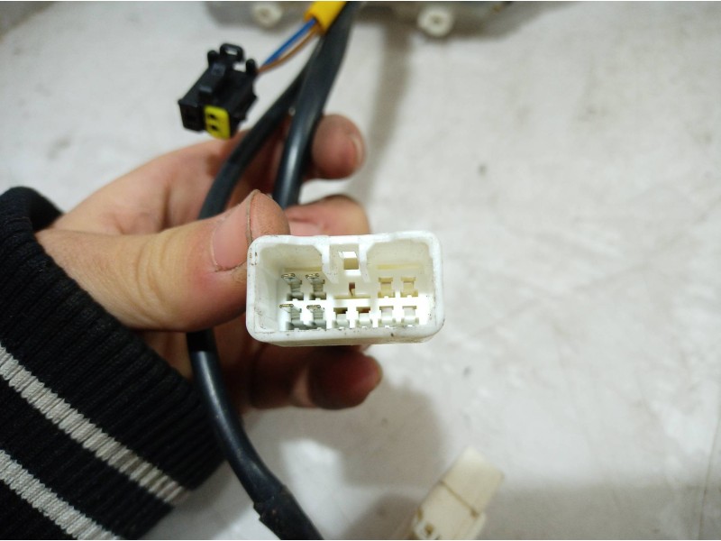 Recambio de mando multifuncion para ssangyong kyron 200 xdi premium 4wd referencia OEM IAM Y2206083AA Y2206083AA Y2206083