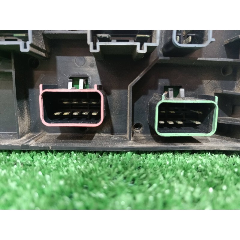 Recambio de caja reles / fusibles para chrysler voyager (gs) 2.5 td family referencia OEM IAM 04868093AA 04868093AA 23417D