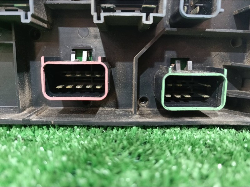 Recambio de caja reles / fusibles para chrysler voyager (gs) 2.5 td family referencia OEM IAM 04868093AA 04868093AA 23417D