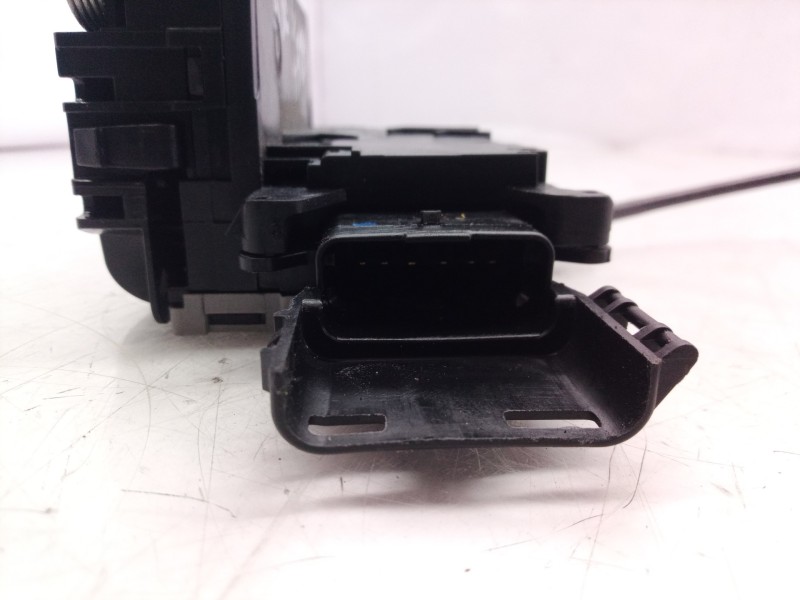 Recambio de cerradura puerta trasera derecha para citroën c4 picasso business class referencia OEM IAM 24099816 24099816 2409981