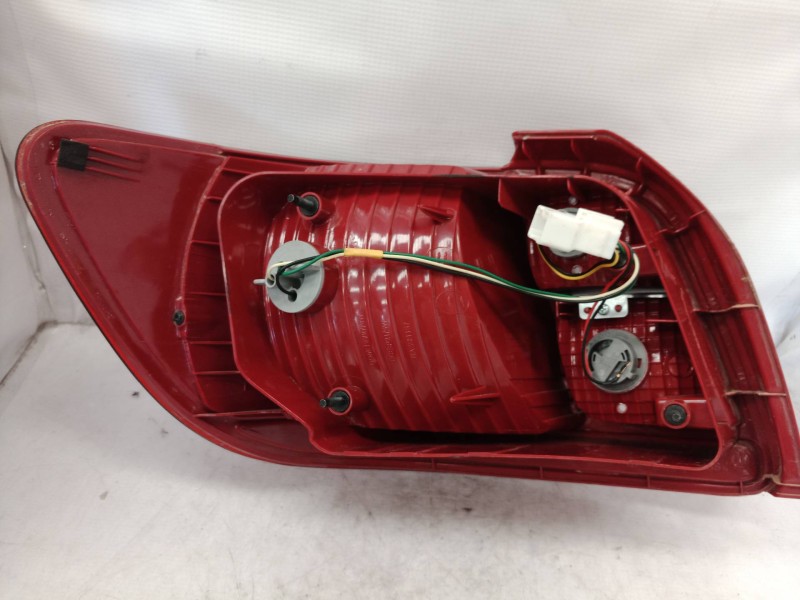 Recambio de piloto trasero derecho para kia rio 1.5 crdi active referencia OEM IAM   