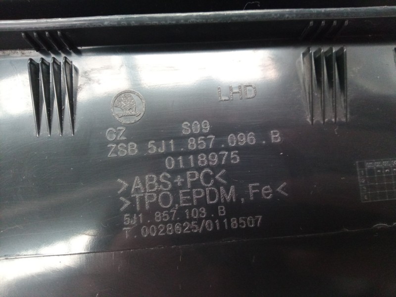 Recambio de guantera para skoda fabia (5j2 ) monte carlo referencia OEM IAM 5J1857096B 5J1857096B 5J1857096B