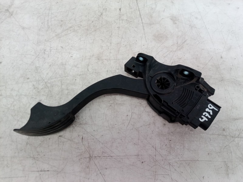 Recambio de potenciometro pedal para ford mondeo ber. (ca2) limited edition referencia OEM IAM 6G929F836RC 6G929F836RC 6G929F836