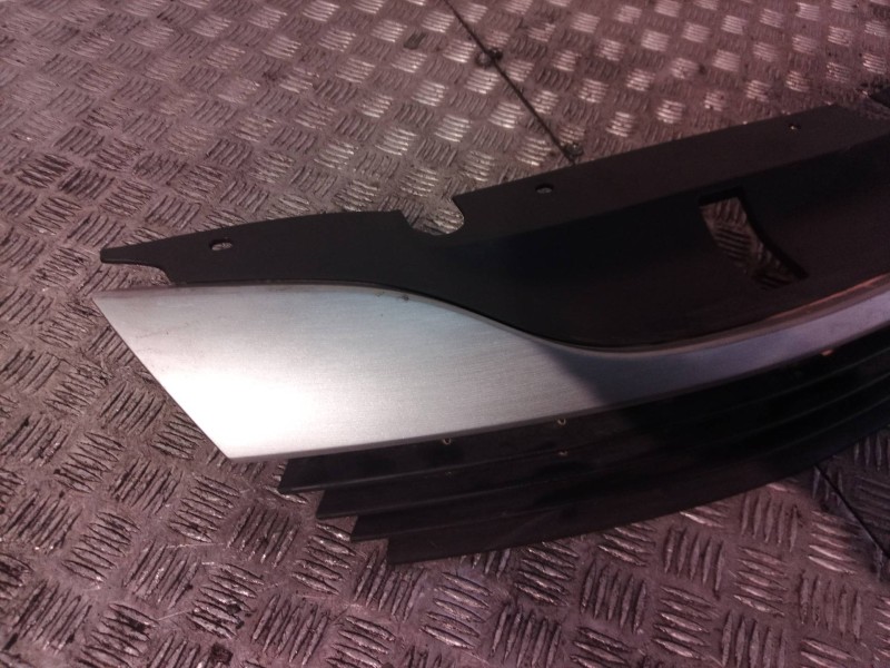 Recambio de rejilla delantera para renault laguna ii (bg0) authentique referencia OEM IAM   