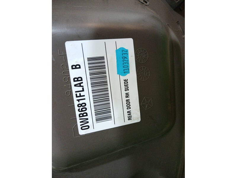 Recambio de guarnecido puerta trasera derecha para chrysler pt cruiser (pt) 2.2 crd catwalk classic referencia OEM IAM 0WB681FLA