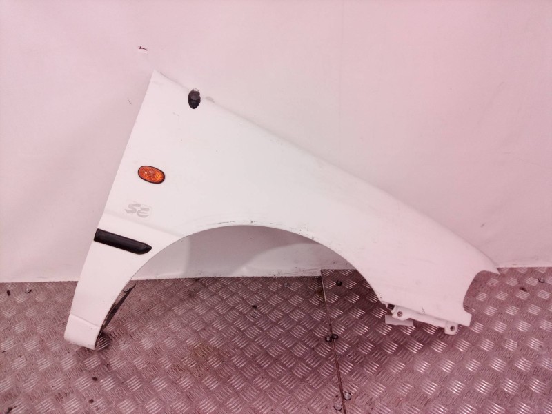 Recambio de aleta delantera derecha para hyundai pony (x2) 1.5 gls referencia OEM IAM 6632124110  