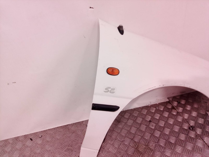 Recambio de aleta delantera derecha para hyundai pony (x2) 1.5 gls referencia OEM IAM 6632124110  