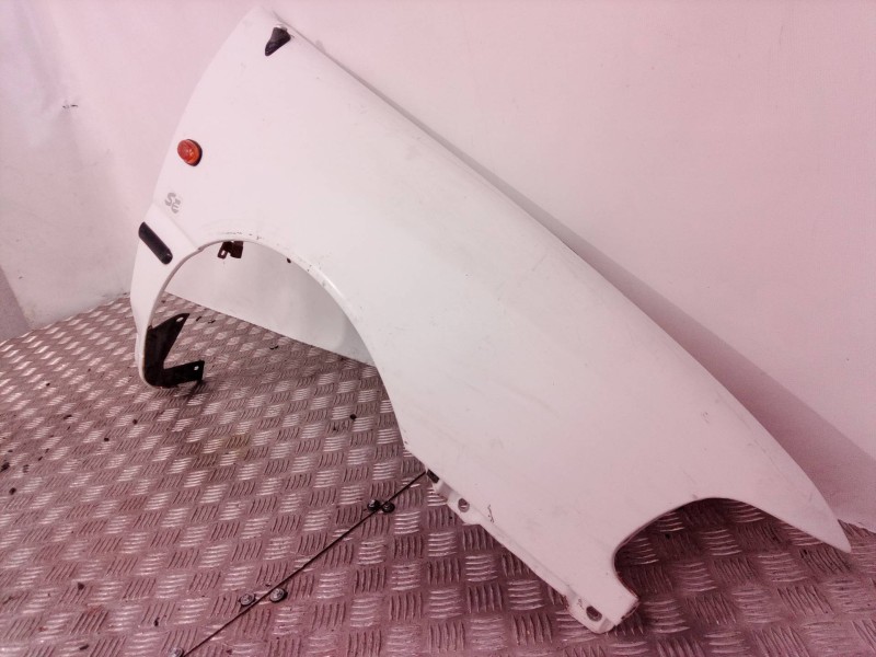 Recambio de aleta delantera derecha para hyundai pony (x2) 1.5 gls referencia OEM IAM 6632124110  