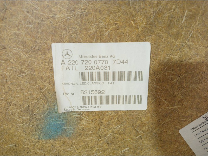 Recambio de panel de puerta del izq para mercedes-benz clase c (w203) berlina 180 (203.035) referencia OEM IAM A22072007707D44 A