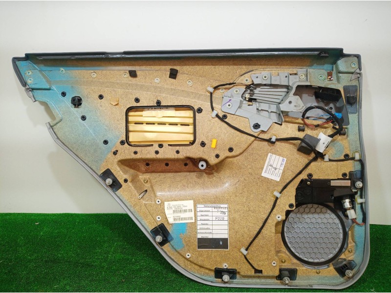 Recambio de panel de puerta tra der para mercedes-benz clase c (w203) berlina 180 (203.035) referencia OEM IAM A22073022707D44 A