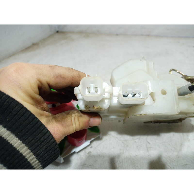 Recambio de cerradura puerta delantera derecha para honda accord berlina (cg7-9/ch1-7) 2.0i es (5 asientos) (ch9) referencia OEM