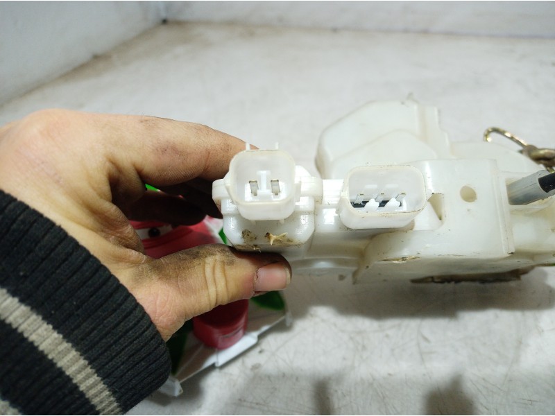 Recambio de cerradura puerta delantera derecha para honda accord berlina (cg7-9/ch1-7) 2.0i es (5 asientos) (ch9) referencia OEM