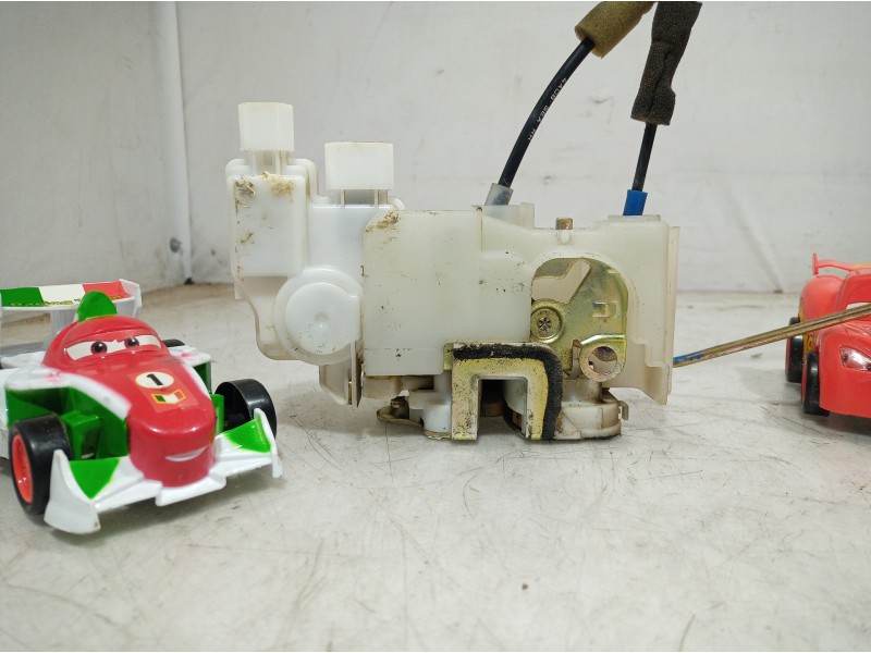 Recambio de cerradura puerta delantera derecha para honda accord berlina (cg7-9/ch1-7) 2.0i es (5 asientos) (ch9) referencia OEM