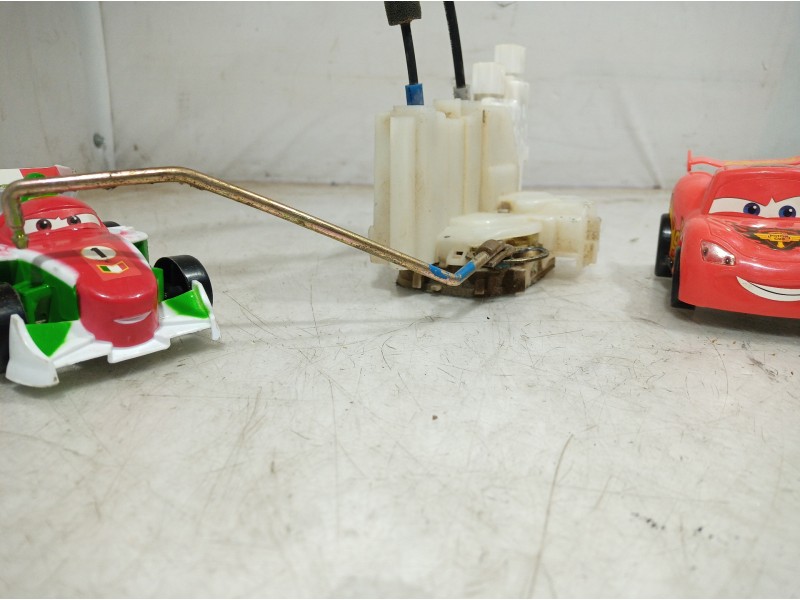 Recambio de cerradura puerta delantera derecha para honda accord berlina (cg7-9/ch1-7) 2.0i es (5 asientos) (ch9) referencia OEM