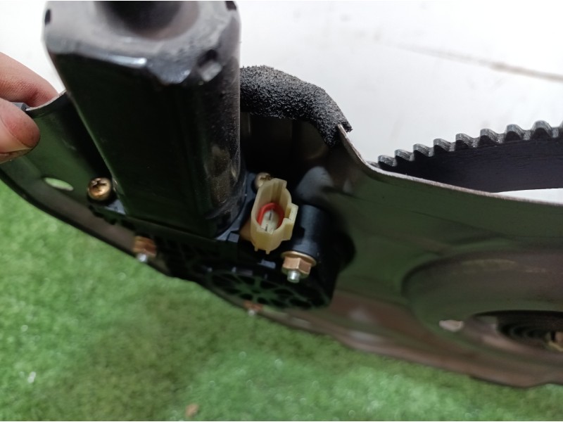 Recambio de elevalunas delantero derecho para hyundai trajet (fo) 2.0 gls referencia OEM IAM 824803A000 824803A000 824803A000