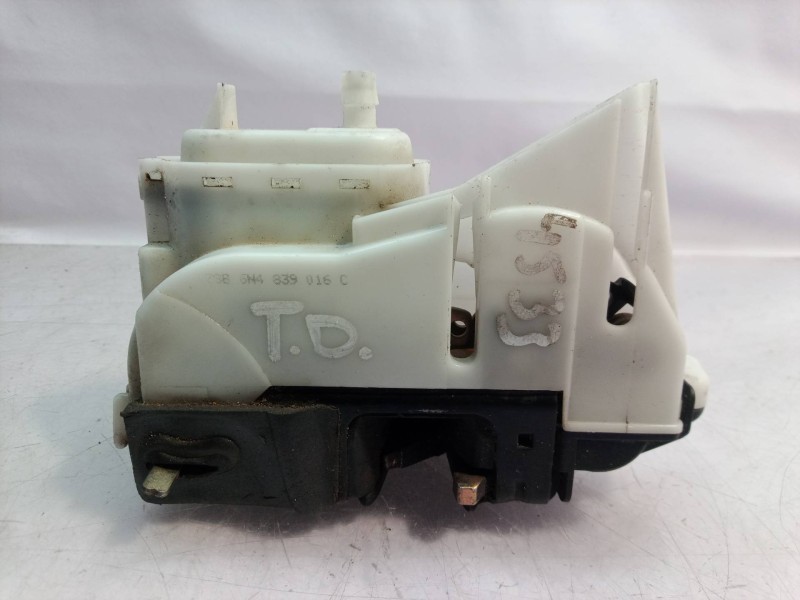 Recambio de cerradura puerta trasera derecha para volkswagen polo berlina (6n2) trendline referencia OEM IAM 6N4839016B  